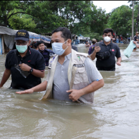 Curah Hujan Tinggi, Arief Tinjau Titik Banjir di Kota Tangerang