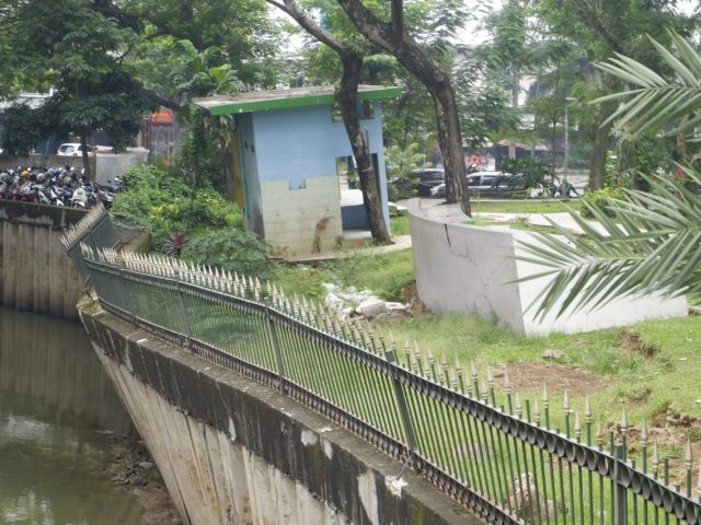 Tanah Amblas, Fasilitas di Taman Potret Kota Tangerang Rusak