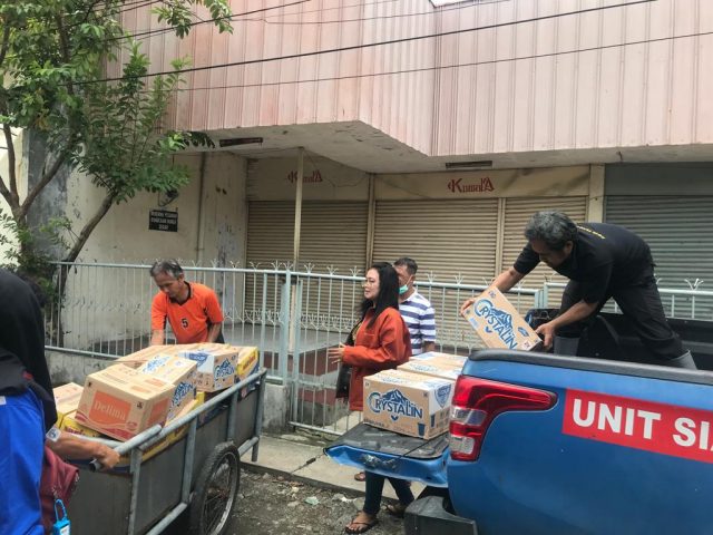 Dinsos Salurkan Bantuan bagi Korban Rumah Roboh di Jalan Sutopo Tangerang