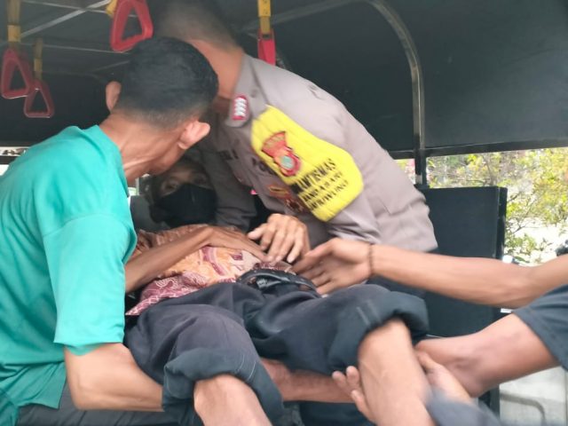 Diduga Anak Buang Orang Tua di Pinggir Jalan di Jatiuwung, Polisi Sigap Turun Tangan